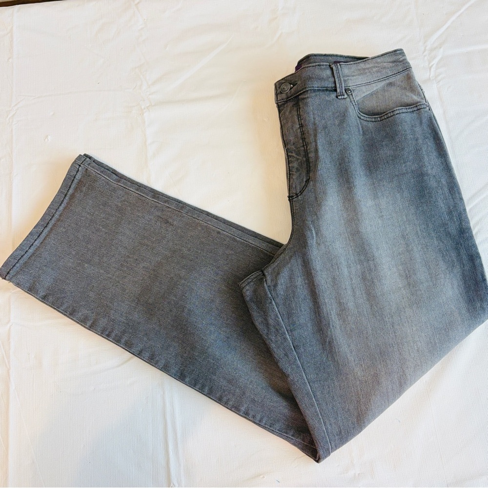 Gloria Vanderbilt Women's Gray Amanda Straight Leg Jeans